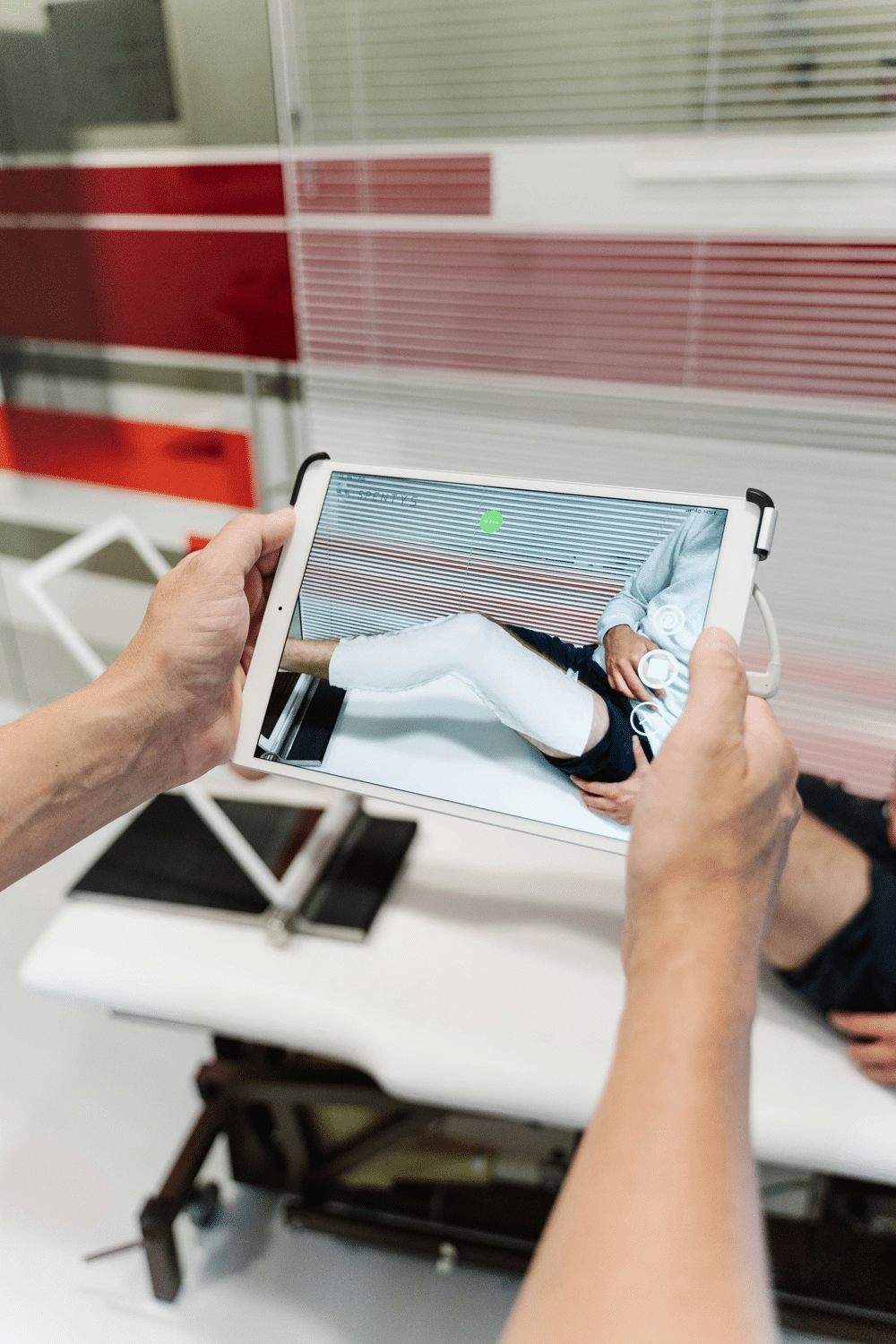 Tablets und digitale Anwendungen in der Pflege und im Gesundheitswesen Tablets und digitale Anwendungen in der Pflege und im Gesundheitswesen